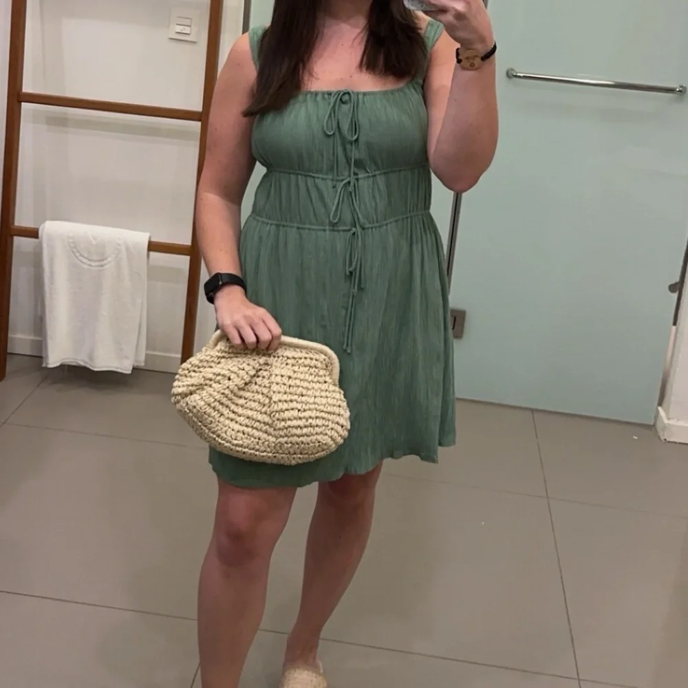 Abercrombie tie front mini dress - Picture 2 of 4